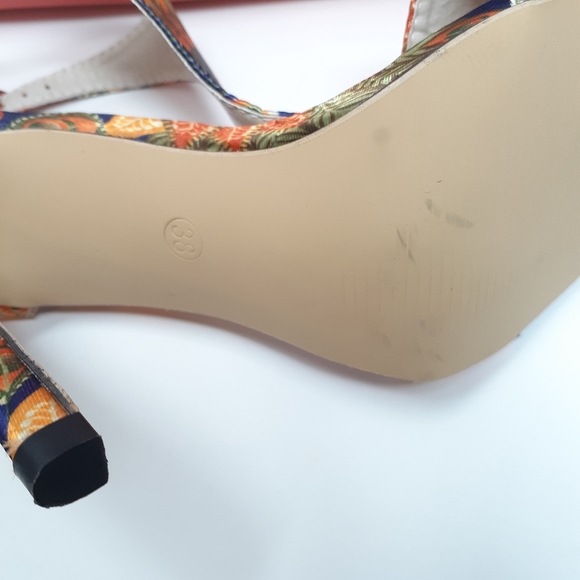 Peackcock Feather Heels NWO - Picture 3 of 9